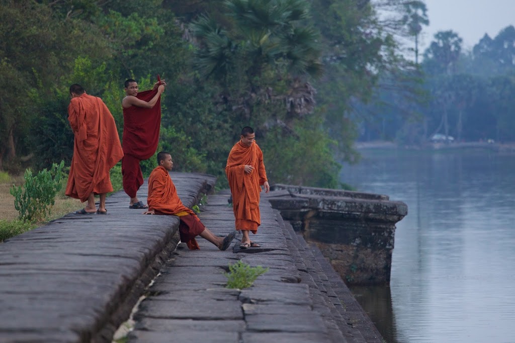 monks at Angkor Wat 