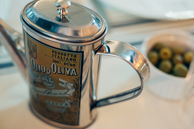 olive oil can
