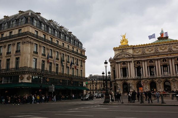 Paris at Twilight : An Evening with Landmarks