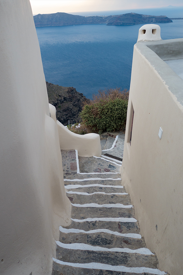 exploring Oia Santorini