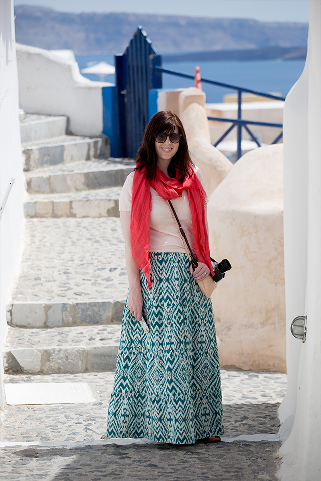 travel outfit for Santorini in April 