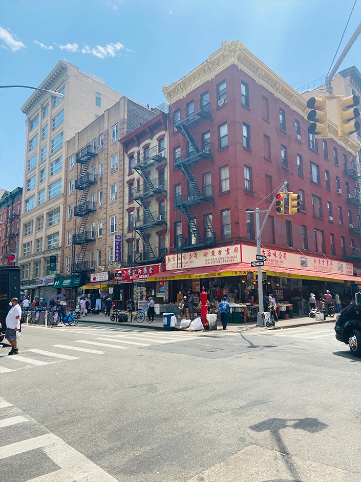 summer weekend in NYC chinatown