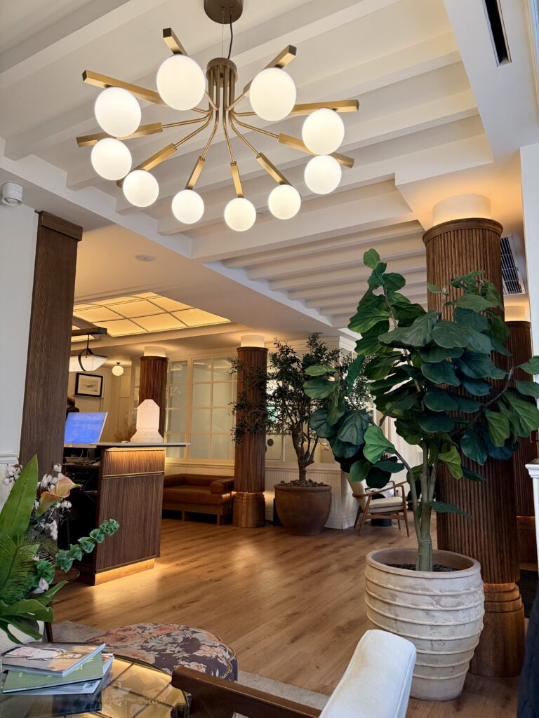 lobby of the hotel Pulitzer Paris